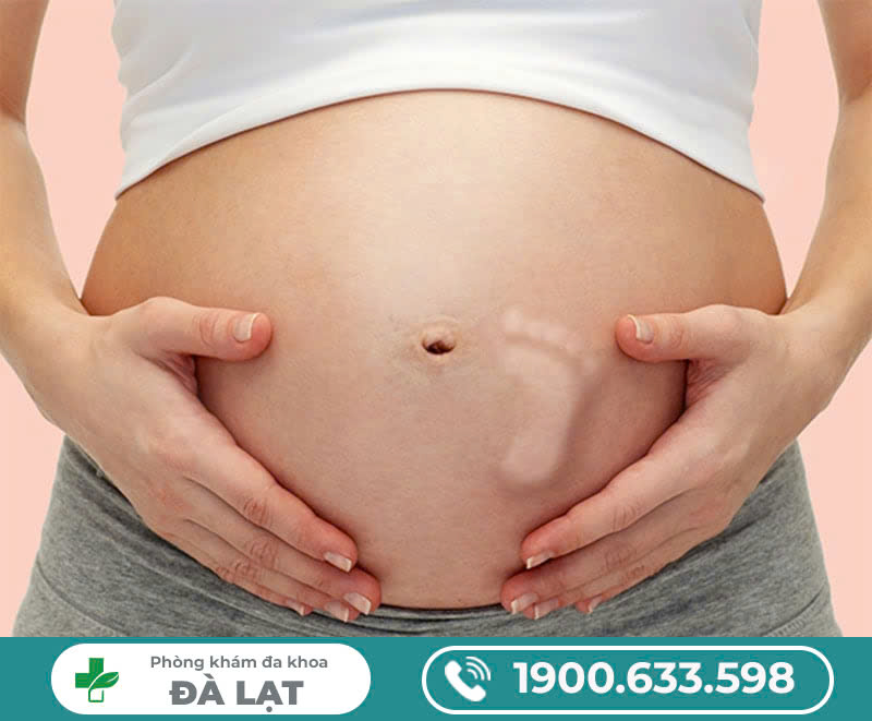 Dấu hiệu mang thai chậm kinh test ra 2 vạch